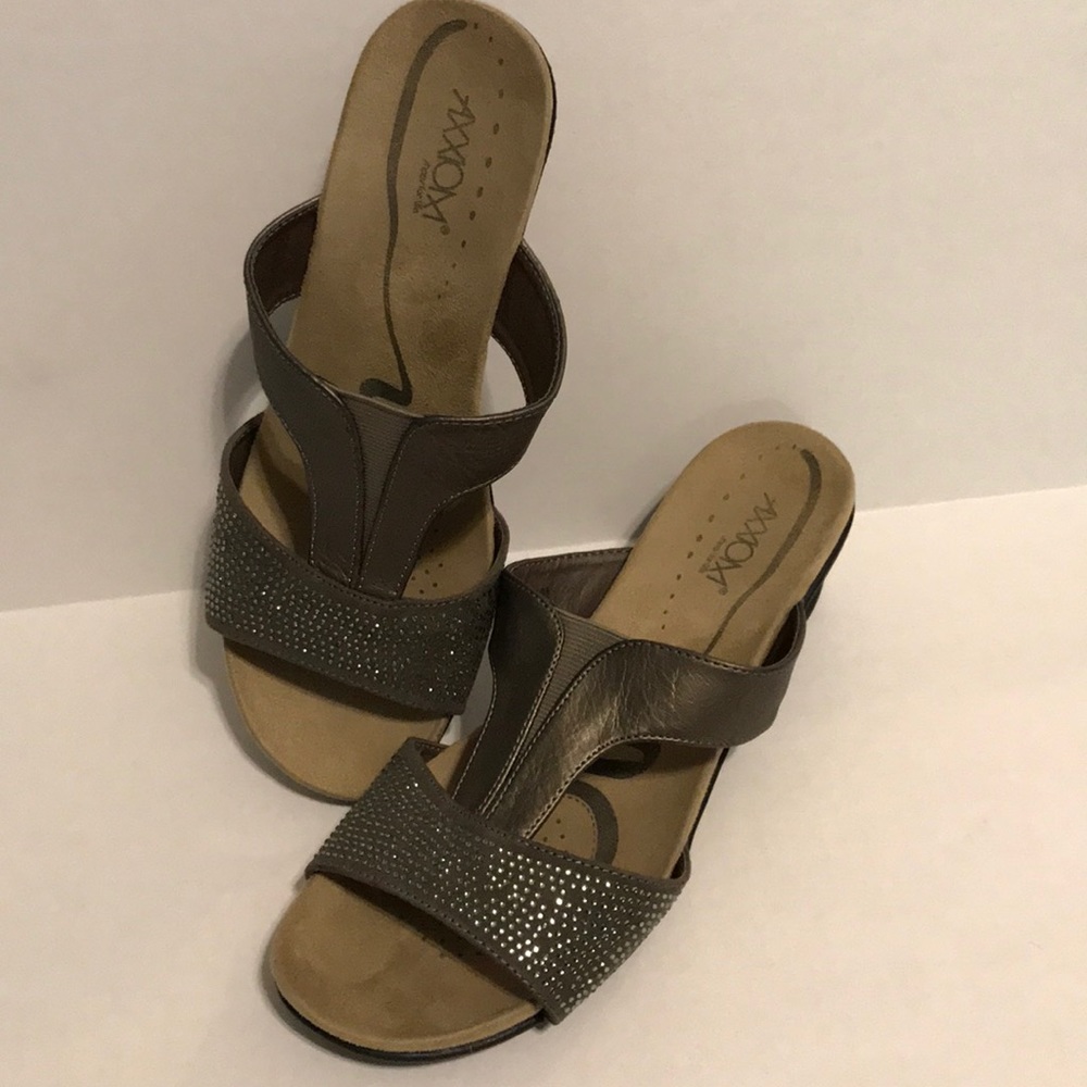Axxiom shoes for life low wedges